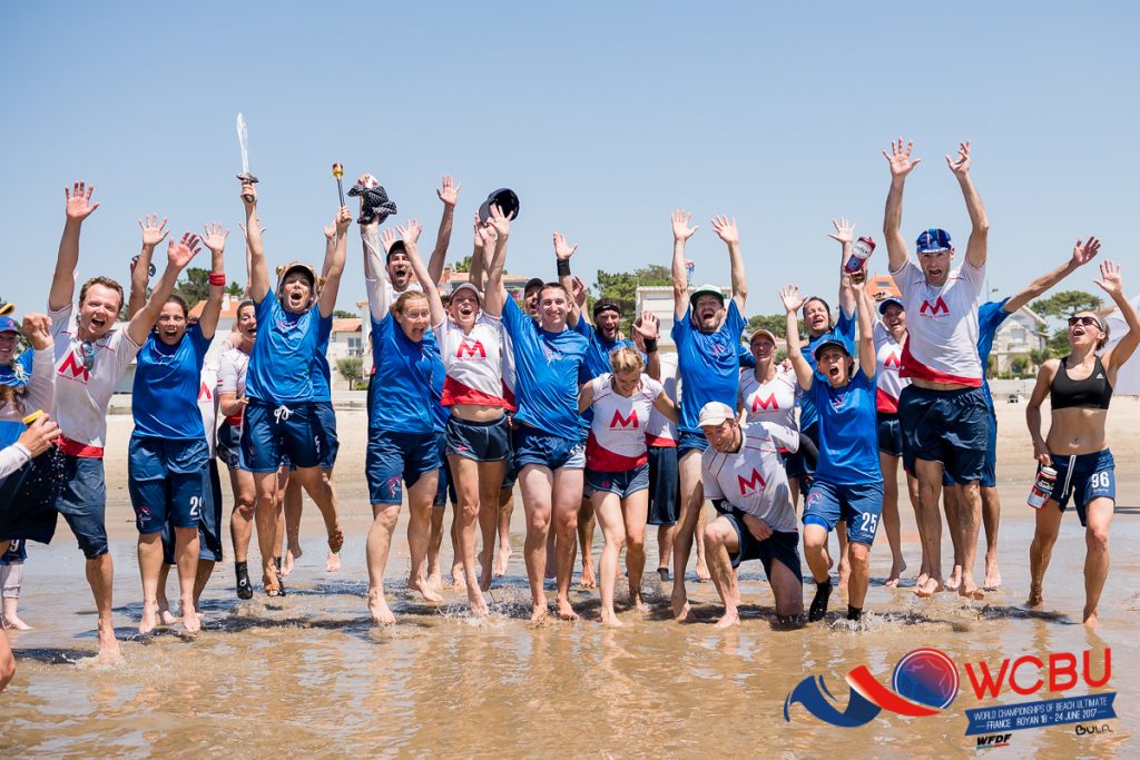 The Hungarian and British Mixed Masters team have a post-game paddle. Photo by Tino Tran.