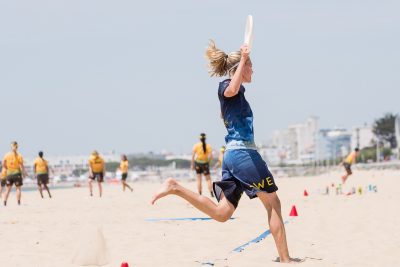 Sarah Eklund catches a score for Sweden Mixed. Photo by Tino Tran.